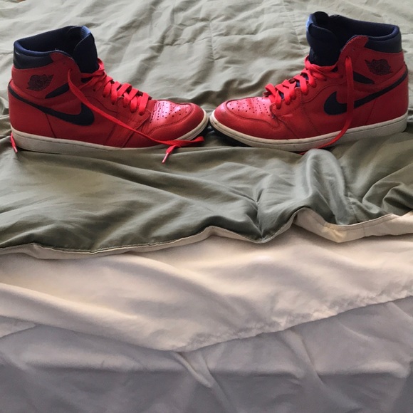 Red Jordan ones - Picture 3 of 4